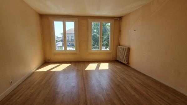 Ensemble d'un local et d'un appartement en Hyper Centre, proche Place Gambetta !