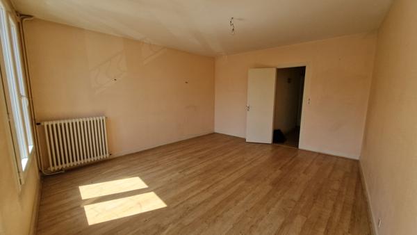 Ensemble d'un local et d'un appartement en Hyper Centre, proche Place Gambetta !