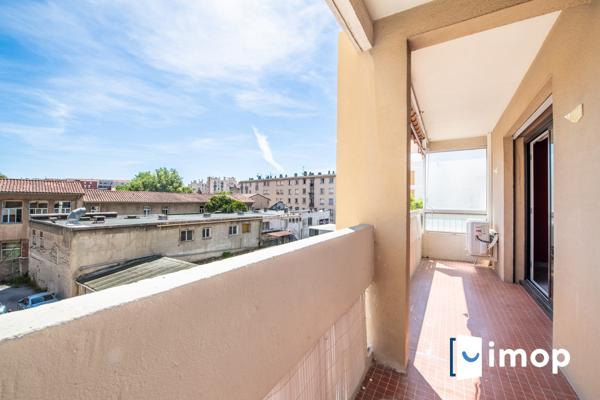 Grand 2 pièces avec balcon et parking