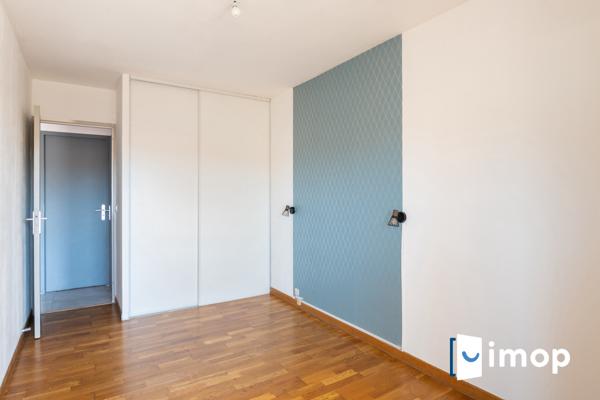 Grand 2 pièces avec balcon et parking