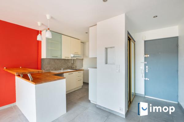 Grand 2 pièces avec balcon et parking
