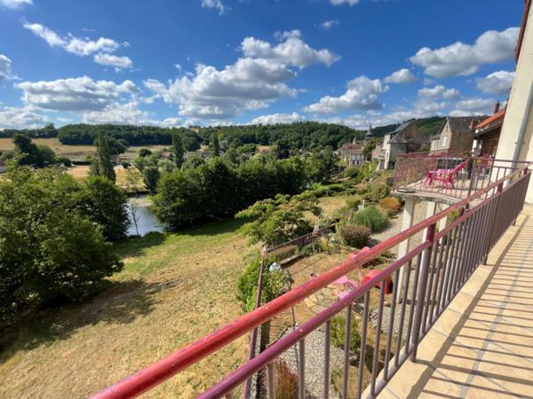 SCIERIE ET MAISON SUR 106 M², L’ENSEMBLE SUR 25000 M² DE TERRAIN AVEC GRANGES ET ANNEXES >