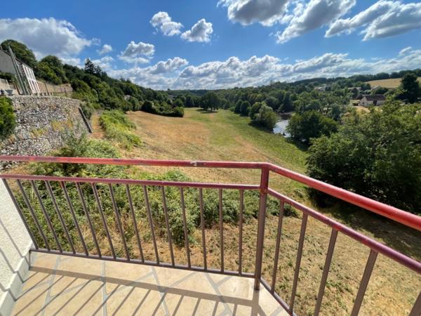 SCIERIE ET MAISON SUR 106 M², L’ENSEMBLE SUR 25000 M² DE TERRAIN AVEC GRANGES ET ANNEXES >