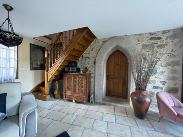 SCIERIE ET MAISON SUR 106 M², L’ENSEMBLE SUR 25000 M² DE TERRAIN AVEC GRANGES ET ANNEXES >