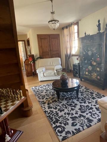 SCIERIE ET MAISON SUR 106 M², L’ENSEMBLE SUR 25000 M² DE TERRAIN AVEC GRANGES ET ANNEXES >