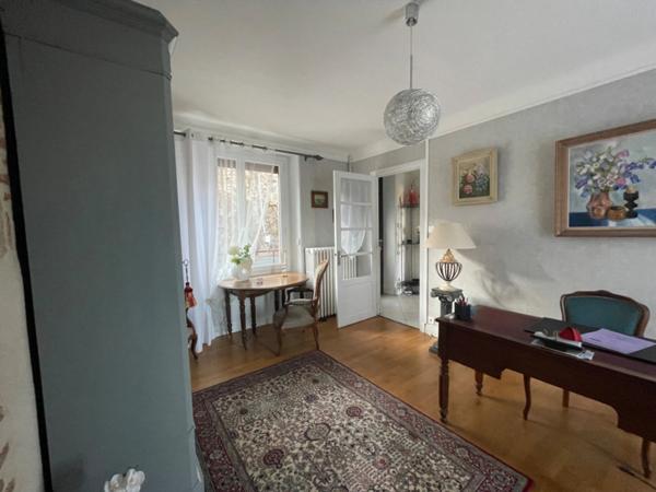 SCIERIE ET MAISON SUR 106 M², L’ENSEMBLE SUR 25000 M² DE TERRAIN AVEC GRANGES ET ANNEXES >