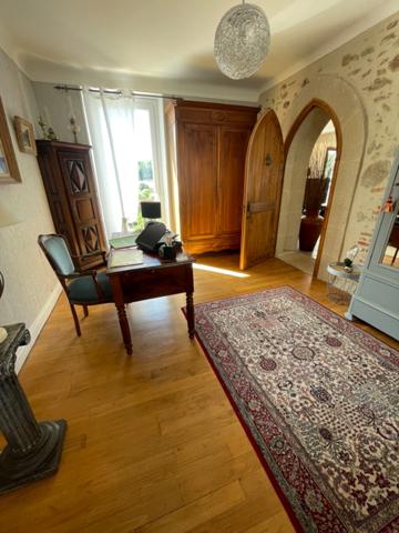 SCIERIE ET MAISON SUR 106 M², L’ENSEMBLE SUR 25000 M² DE TERRAIN AVEC GRANGES ET ANNEXES >