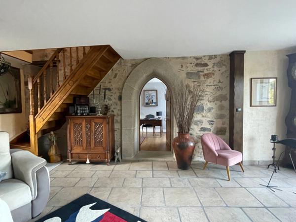 SCIERIE ET MAISON SUR 106 M², L’ENSEMBLE SUR 25000 M² DE TERRAIN AVEC GRANGES ET ANNEXES >