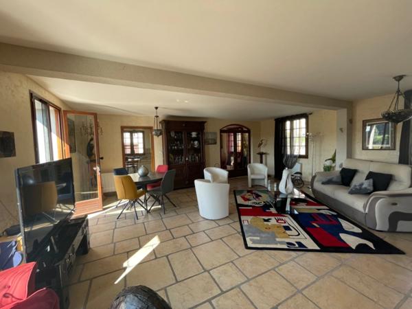 SCIERIE ET MAISON SUR 106 M², L’ENSEMBLE SUR 25000 M² DE TERRAIN AVEC GRANGES ET ANNEXES >