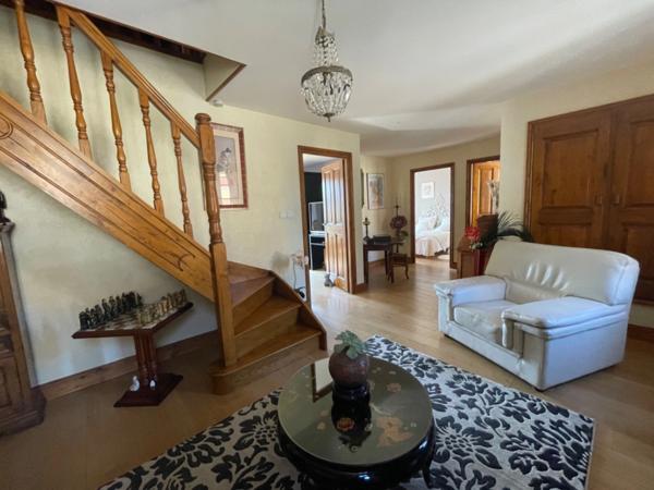 SCIERIE ET MAISON SUR 106 M², L’ENSEMBLE SUR 25000 M² DE TERRAIN AVEC GRANGES ET ANNEXES >