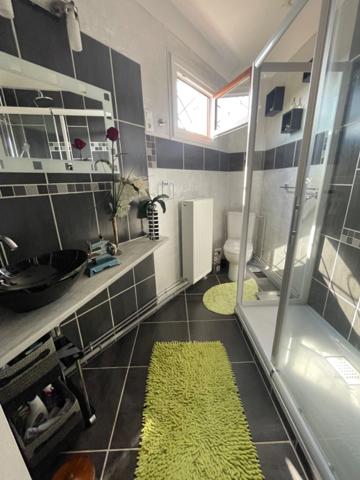 SCIERIE ET MAISON SUR 106 M², L’ENSEMBLE SUR 25000 M² DE TERRAIN AVEC GRANGES ET ANNEXES >