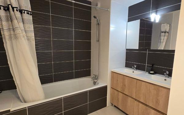 Appartement à louer    3 pièces • 69 m2 Nîmes