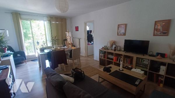AVON , 7 mn à pied de la gare, Appartement F3  de 58.94 m² - cave - parking couvert - 
vendu loué.