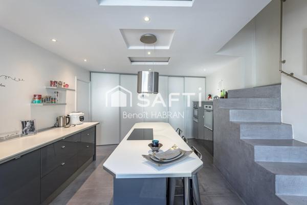 Maison de 200m2, 8 pièces, 4 chambres terrain de 570m2