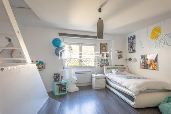 Maison de 200m2, 8 pièces, 4 chambres terrain de 570m2