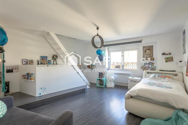 Maison de 200m2, 8 pièces, 4 chambres terrain de 570m2