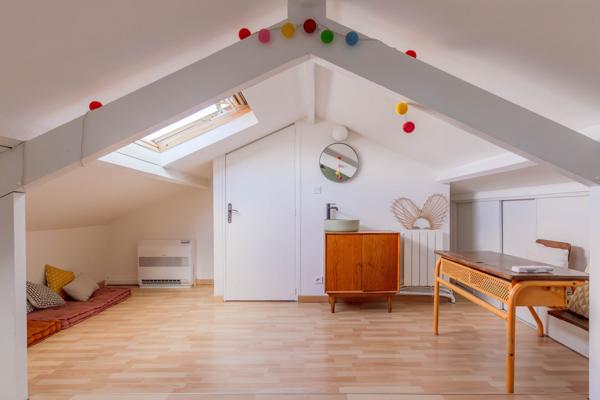 Maison de ville rénovée avec garage et jardin - la Genette