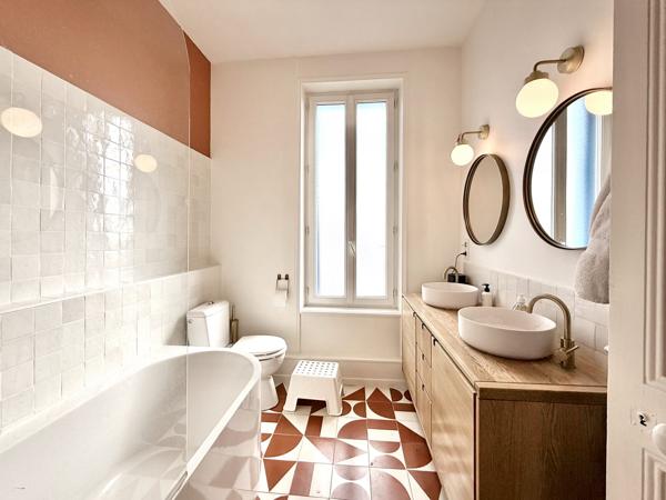 Maison de ville rénovée avec garage et jardin - la Genette