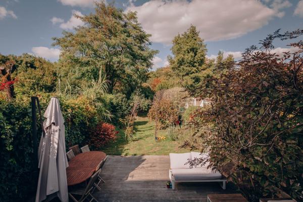 Maison de ville rénovée avec garage et jardin - la Genette