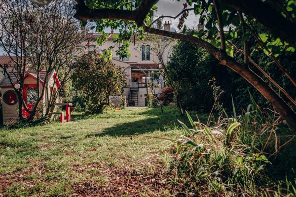 Maison de ville rénovée avec garage et jardin - la Genette