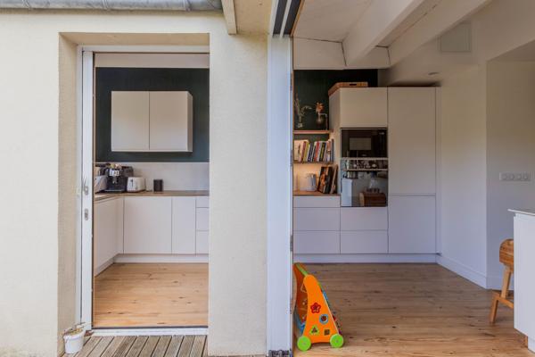 Maison de ville rénovée avec garage et jardin - la Genette