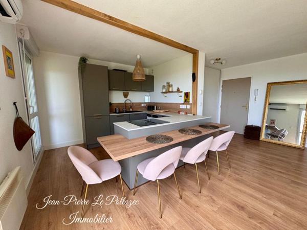Appartement rénové avec terrasse et garage