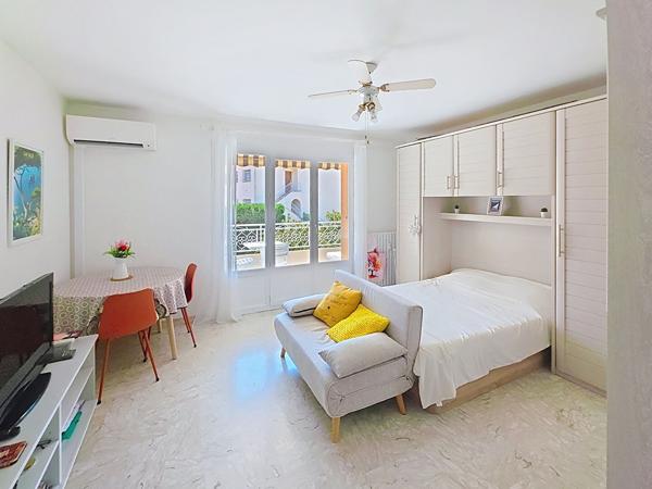 Appartement Six Fours Les Plages de 1 pièce aux  Lones