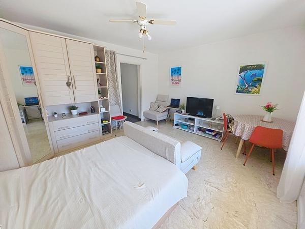 Appartement Six Fours Les Plages de 1 pièce aux  Lones