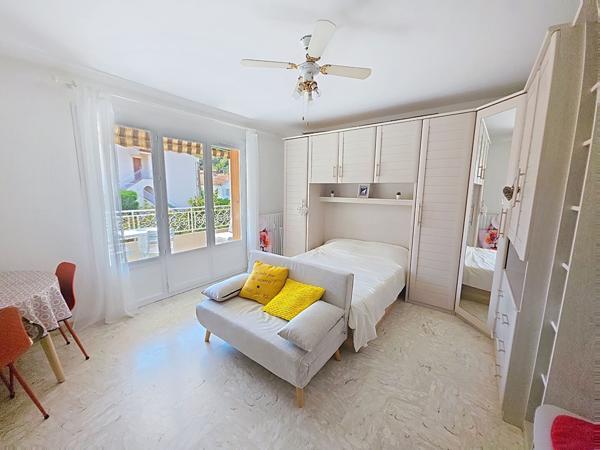 Appartement Six Fours Les Plages de 1 pièce aux  Lones