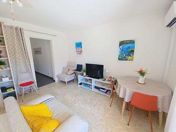 Appartement Six Fours Les Plages de 1 pièce aux  Lones