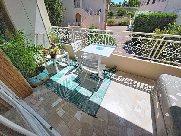 Appartement Six Fours Les Plages de 1 pièce aux  Lones