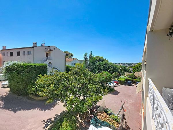 Appartement Six Fours Les Plages de 1 pièce aux  Lones