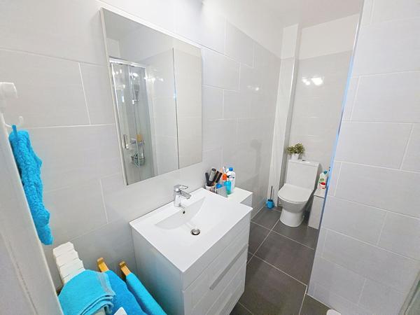 Appartement Six Fours Les Plages de 1 pièce aux  Lones