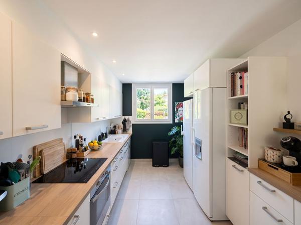 Septèmes-les-Vallons -Très bel appartement 4 pièces entièrement rénovée avec balcon et parking sécurisée