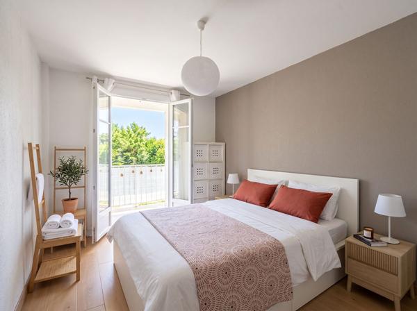 Septèmes-les-Vallons -Très bel appartement 4 pièces entièrement rénovée avec balcon et parking sécurisée