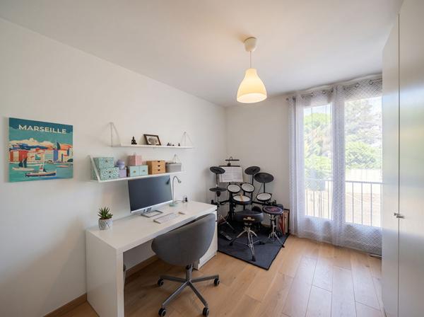 Septèmes-les-Vallons -Très bel appartement 4 pièces entièrement rénovée avec balcon et parking sécurisée
