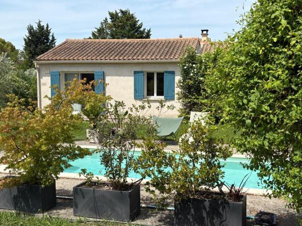VILLA EN COLLINE