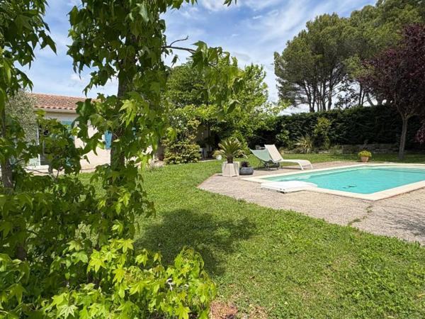 VILLA EN COLLINE