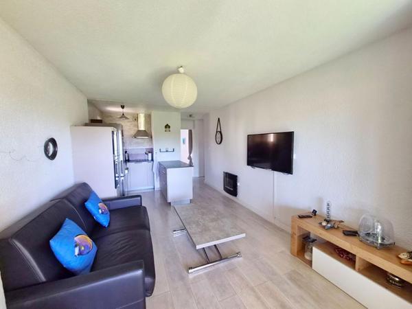APPARTEMENT T2 SANARY- PROCHE PORT A PIED