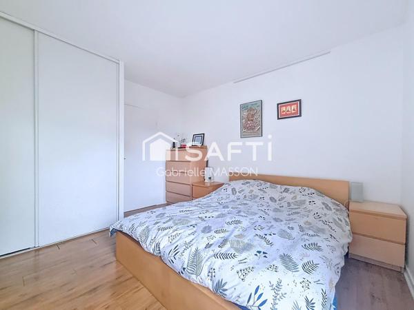 Appartement avec balcon, cave et parking