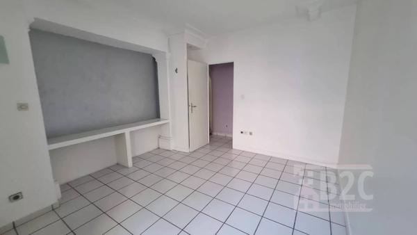 A VENDRE LOCAL PROFESSIONNEL