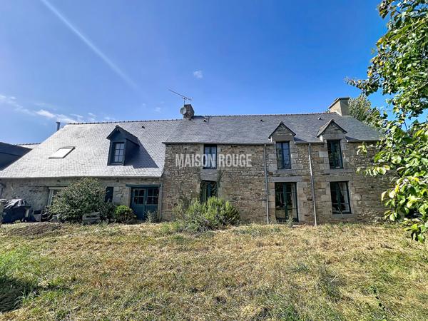 Ancien corps de ferme à Mont-Dol avec habitation rénovée et fort potentiel