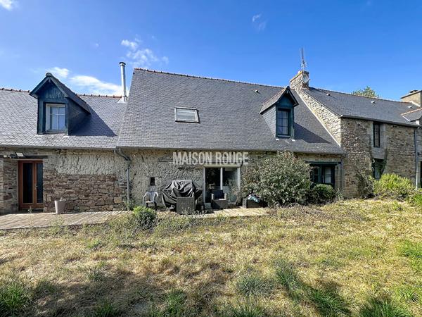 Ancien corps de ferme à Mont-Dol avec habitation rénovée et fort potentiel