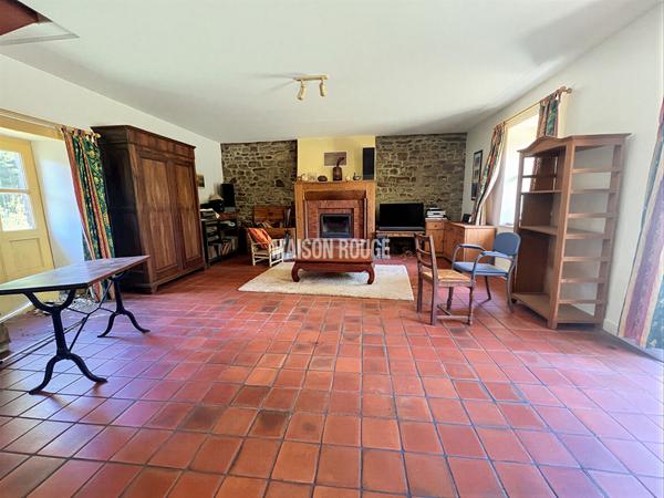 Ancien corps de ferme à Mont-Dol avec habitation rénovée et fort potentiel
