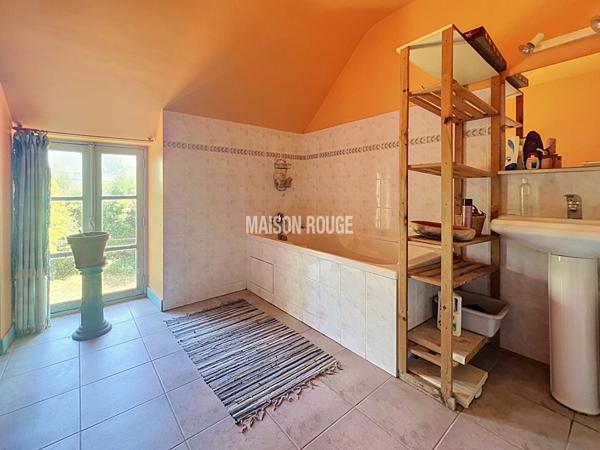 Ancien corps de ferme à Mont-Dol avec habitation rénovée et fort potentiel