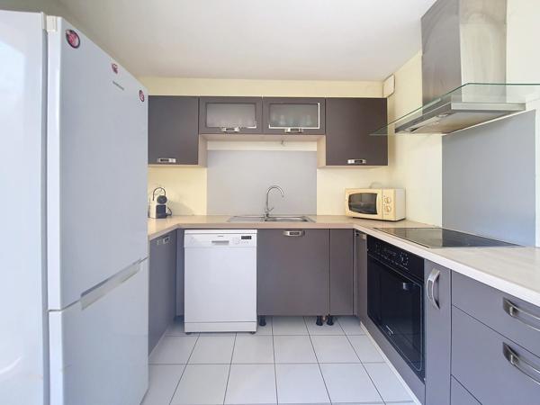 À vendre - Maison mitoyenne 1 côté, 5 pièces située à Charvieu-Chavagneux (38230)