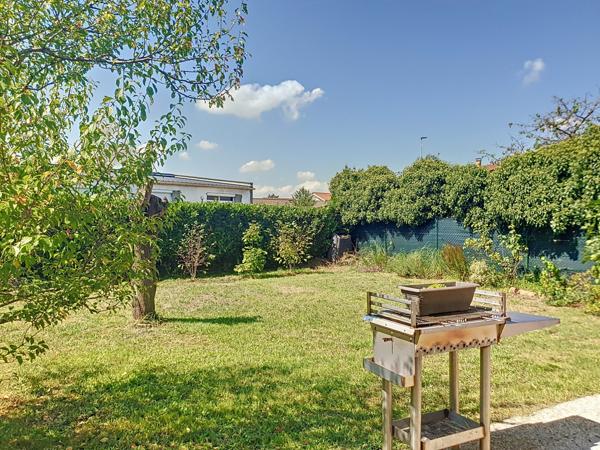 À vendre - Maison mitoyenne 1 côté, 5 pièces située à Charvieu-Chavagneux (38230)