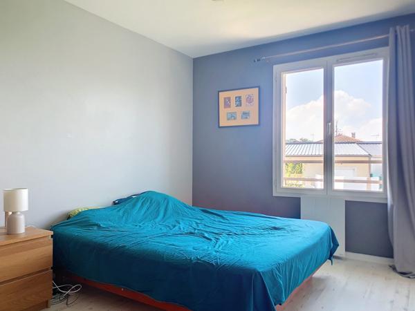 À vendre - Maison mitoyenne 1 côté, 5 pièces située à Charvieu-Chavagneux (38230)