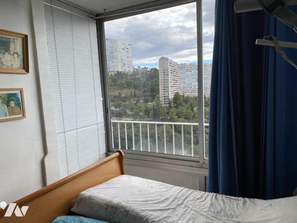 Appartement T3/4, en étage élevé, triple exposition, vue panoramique mer