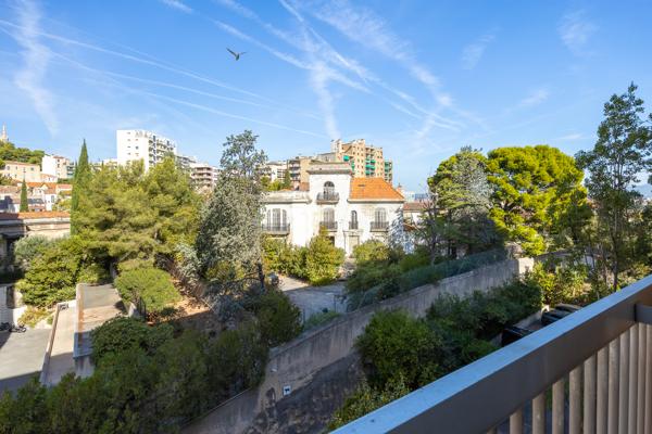 Appartement T4 avec terrasse - VAUBAN-PERIER 13008